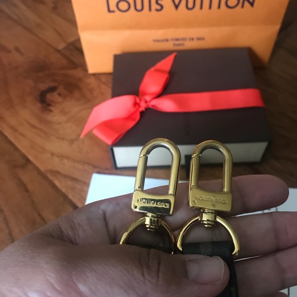 SOLD !!! LV adjustable mono strap - Picture 2 of 4